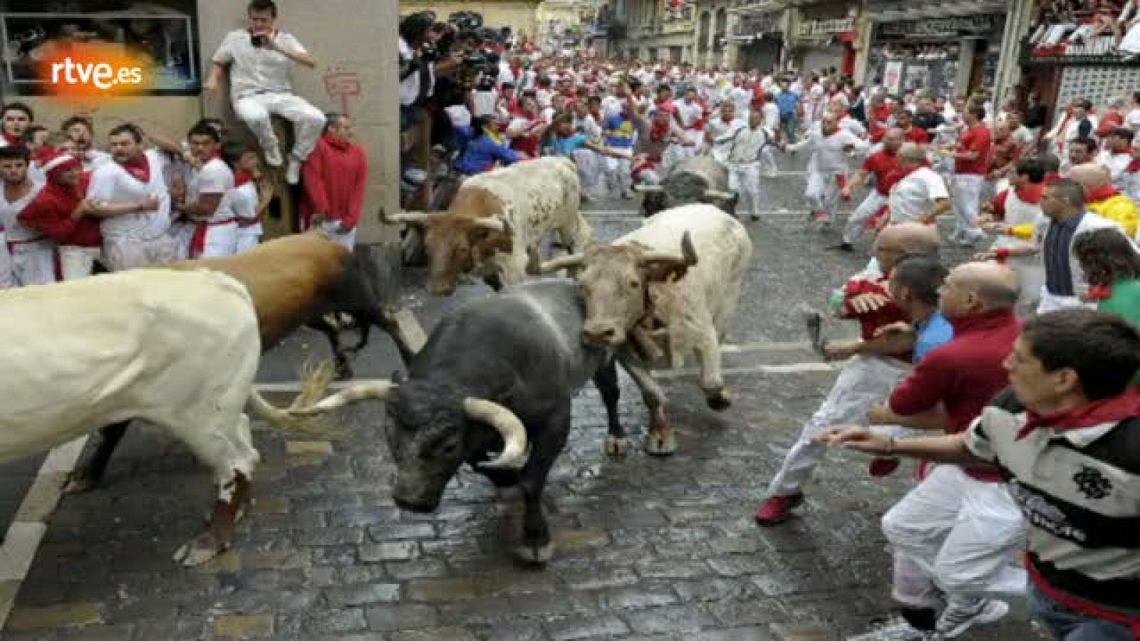 RNE te narra el segundo encierro de San Fermín 2012 en imágenes | Ver