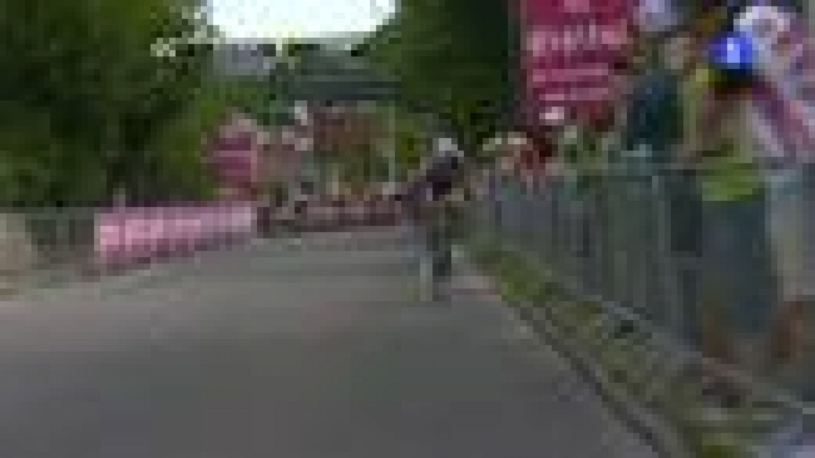 El francés Thibaul Pinot, el más joven del Tour con sus 22 años, culminó su fuga con la victoria en la octava etapa, de 157,5 kilómetros entre Belfort y la localidad suiza de Porrentruy, en la que los favoritos llegaron juntos, por lo que el británic