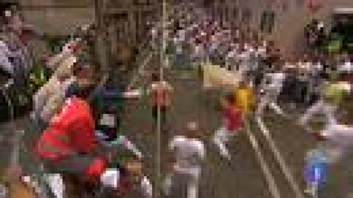 San Fermín - La manada partida hace que 'Fugado' se despiste y provoque el pánico