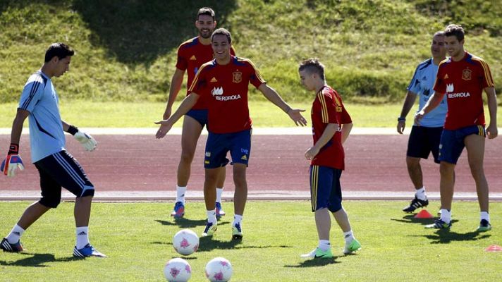 Telediario 1 - Los 'vampiros' visitan a la 'Rojita'