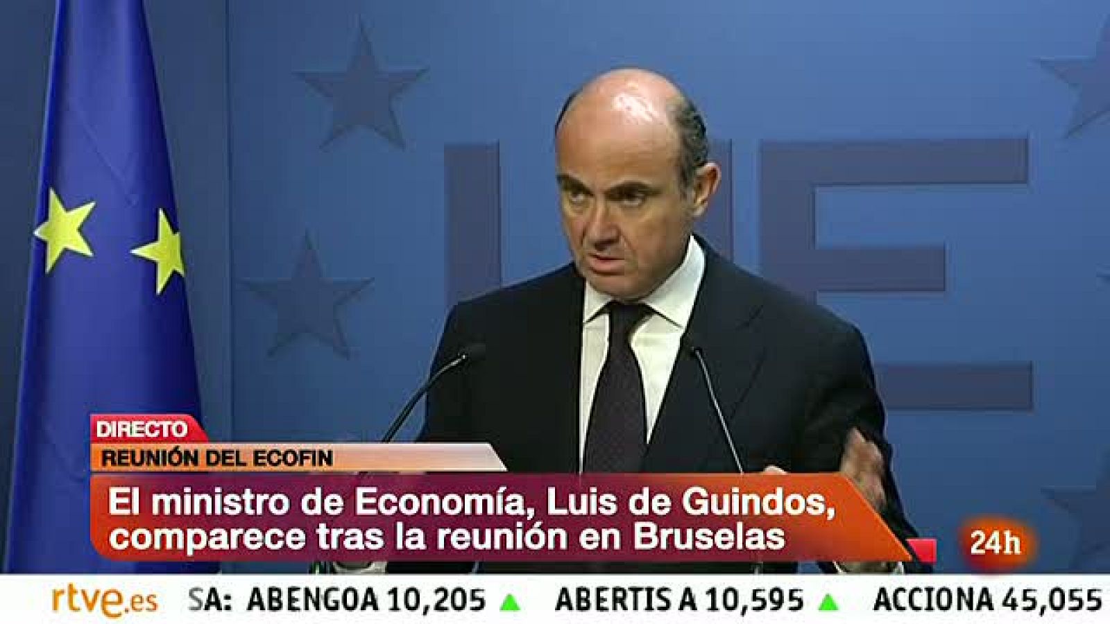 El ministro español de Economía y de Competitividad, Luis de Guindos, ha explicado que el desembolso previsto para el préstamo europeo de hasta 100.000 millones de euros para recapitalizar la banca española se hará a lo largo de 18 meses y solamente Finlandia pidió garantías a cambio del préstamo. "Habrá 18 meses de desembolso", señaló De Guindos en una rueda de prensa en el marco del Consejo de ministros de Economía y Finanzas de la UE, donde recalcó que "sólo un país" ha pedido "colaterales".