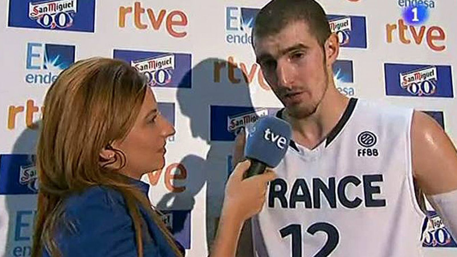 El jugador francés Nando de Colo ha asegurado al final de partido contra España que tienen que "trabajar duro para mejorar" ya que han "perdido muchos balones". Además, ha apuntado que "todavía les faltan dos jugadores".