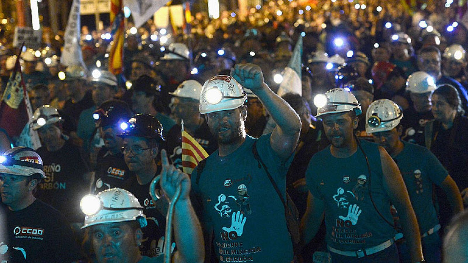 La "Marcha Negra" llega a la Puerta del Sol con gritos de apoyo a los mineros