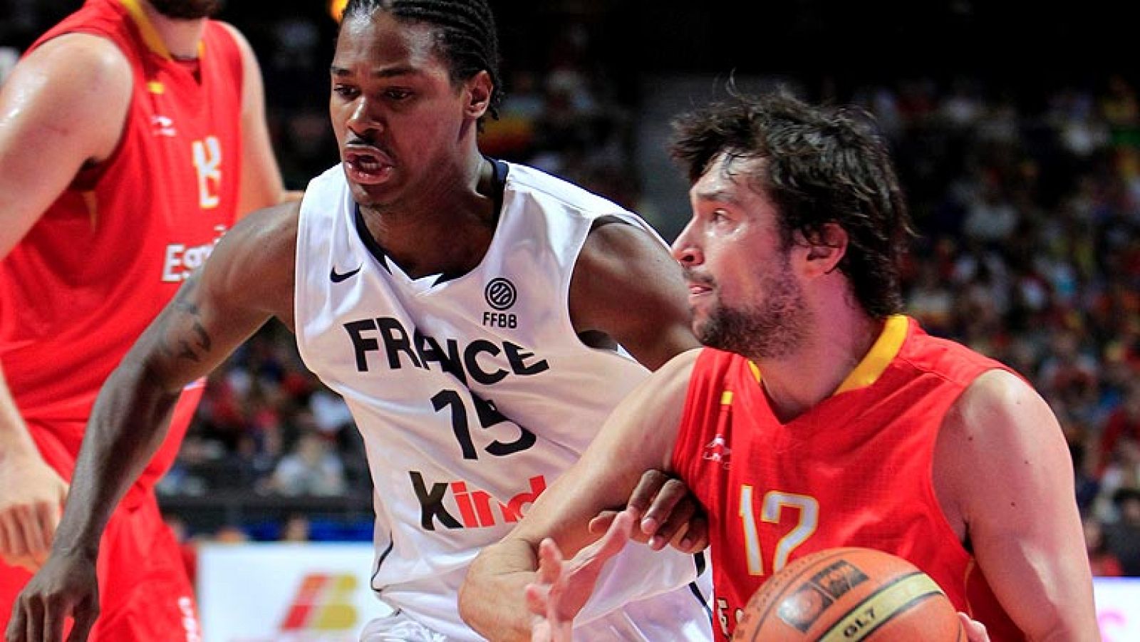 La selección española de baloncesto da un serio repaso a Francia (81-65)