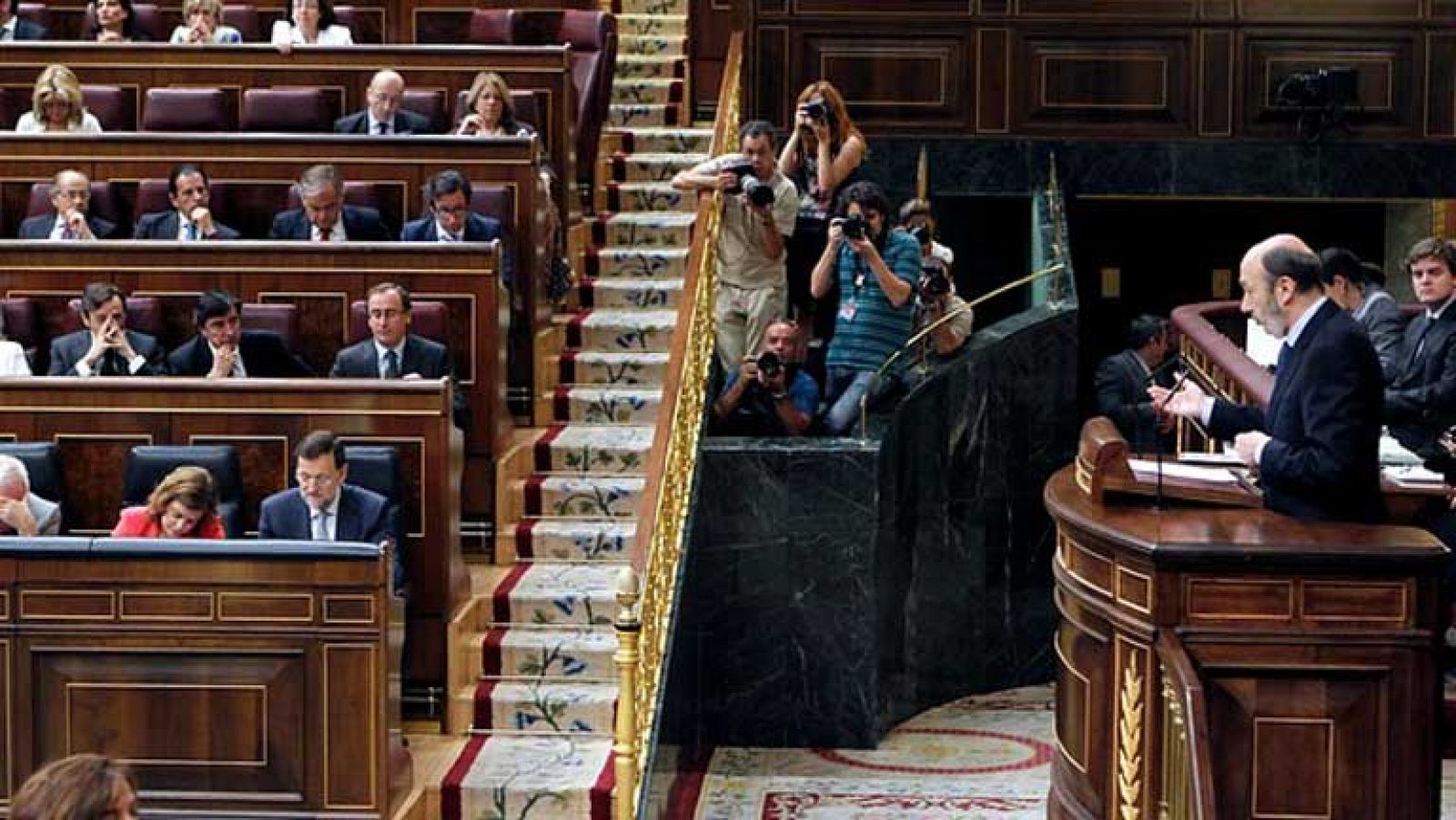 Rubalcaba propone al Gobierno un gran pacto de estado para luchar contra la crisis