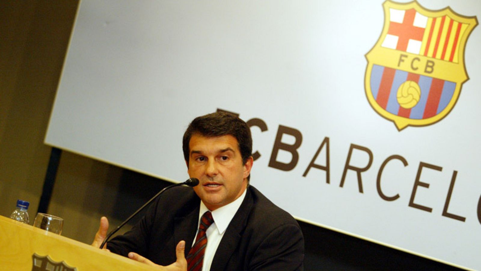 Respuesta de Laporta en torno al indulto a Mourinho y a Villanova.