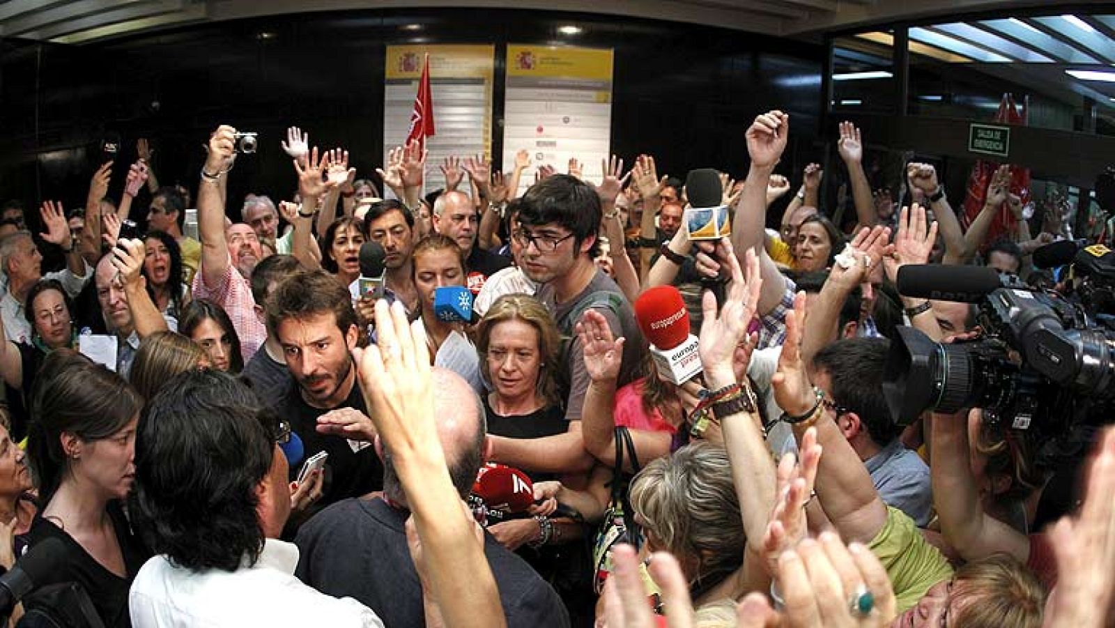 Los sindicatos anuncian protestas contra los nuevos recortes y plantan al Gobierno