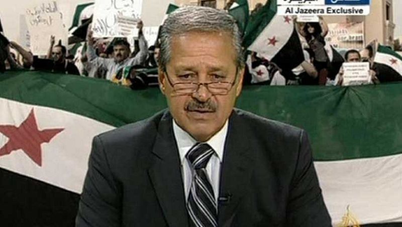 Diplomático desertor sirio llama al ejército para unirse a la "revolución"