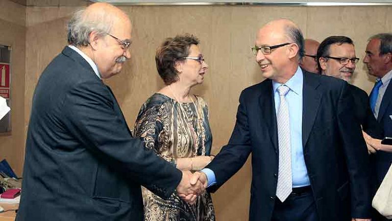 Las CC.AA. presionan a Hacienda para que su objetivo de déficit sea superior al 1,5%