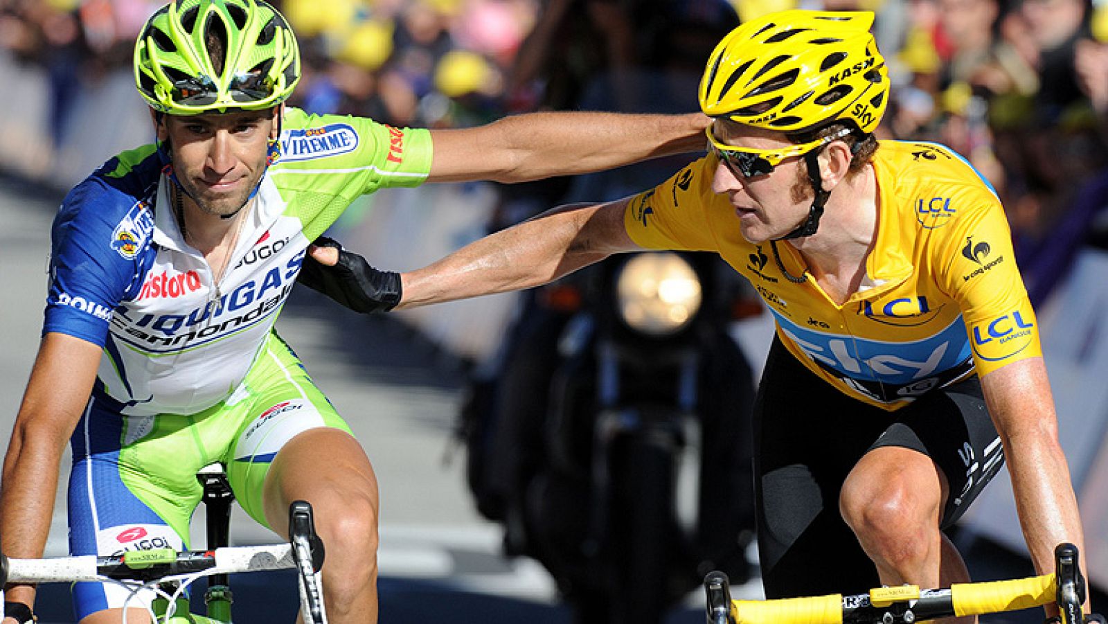 El francés Pierre Rolland (Europcar) ha ganado hoy la undécima etapa del Tour de Francia, en la que el italiano Vicenzo Nibali (Liquigas) puso en dificultades al líder, Bradley Wiggins (Sky), mientras que el australiano Cadel Evans (BMC) no aguantó e
