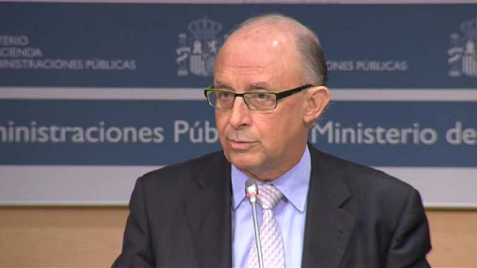 Hacienda amonesta a ocho CC.AA. y endurece el objetivo de 2013 con dos abstenciones del PP