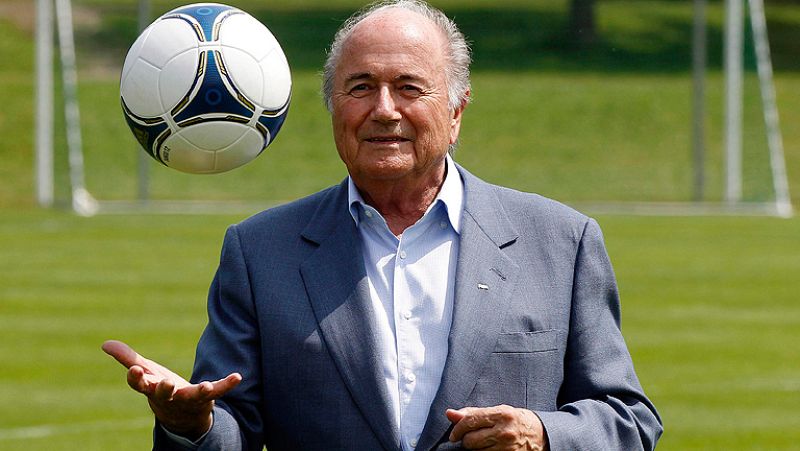El presidente de la FIFA, Joseph Blatter, conoció los pagos de sobornos a Havelange y Teixeira por un "error" aunque "no está involucrado en el caso"