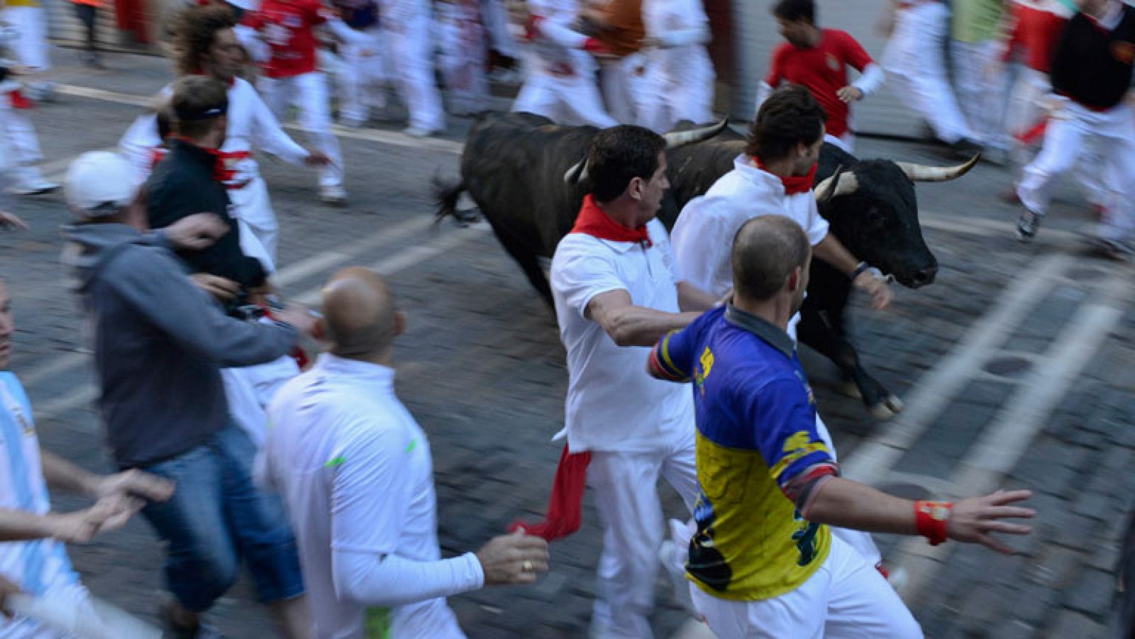 Vertiginoso séptimo encierro de San Fermín 2012, de J.P Domecq | Ver