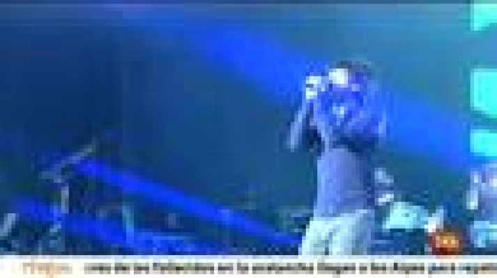 Informativo 24h - The Cure practica la hipnosis colectiva en el BBK LiveHa