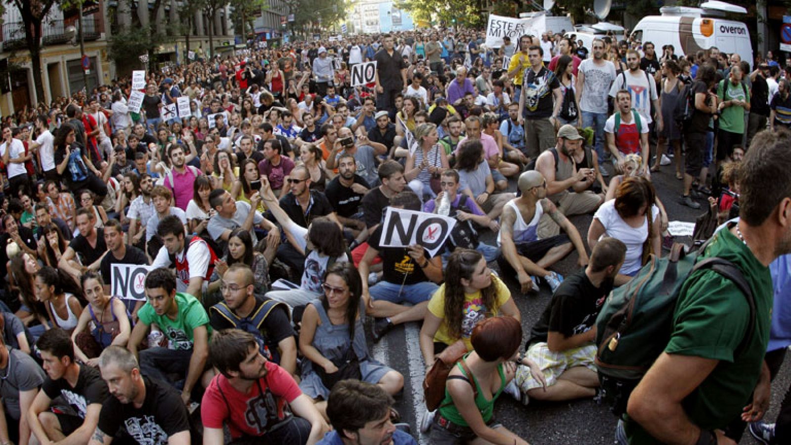 Telediario 1: Protestas frente a la sede del PP | RTVE Play