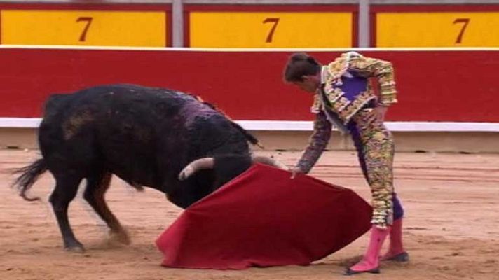 Telediario 1 - "El Juli" enseña a torear a niños