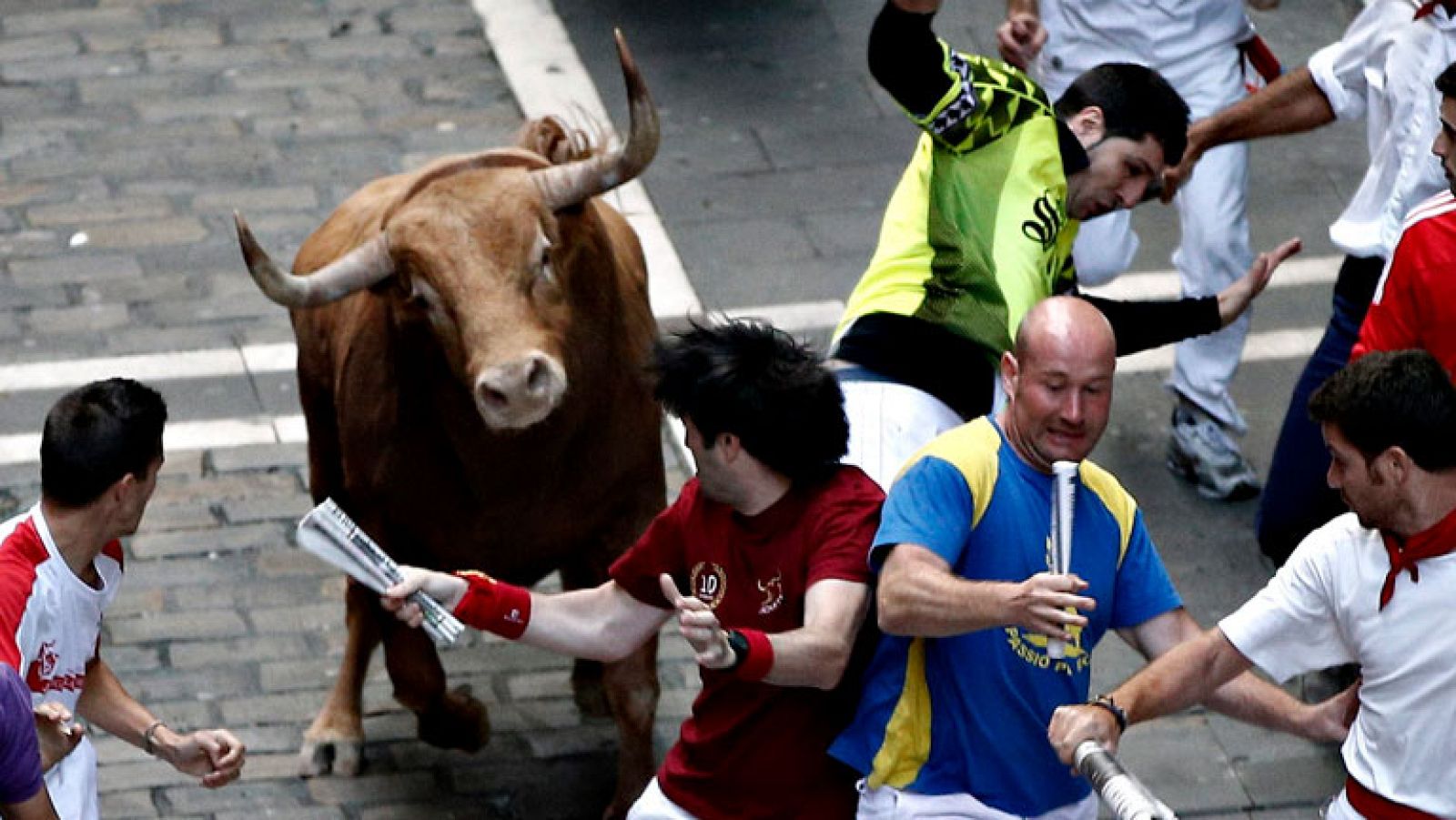 Peligrosísimo y rápido último encierro de San Fermín 2012, de Torrehandilla | Ver