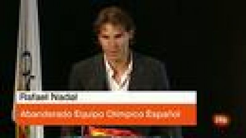 El tenista español, Rafa Nadal, ha recibido en la sede del Comité Olímpico Español, la bandera de España que llevará como abanderado del equipo olímpico español en la ceremonia de inauguración de los Juegos Olímpicos de Londres 2012