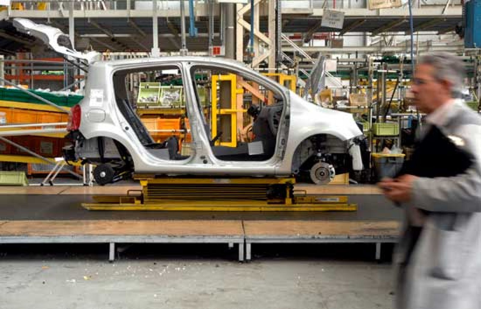 Paradas casi todas las fábricas de coches en España | Ver