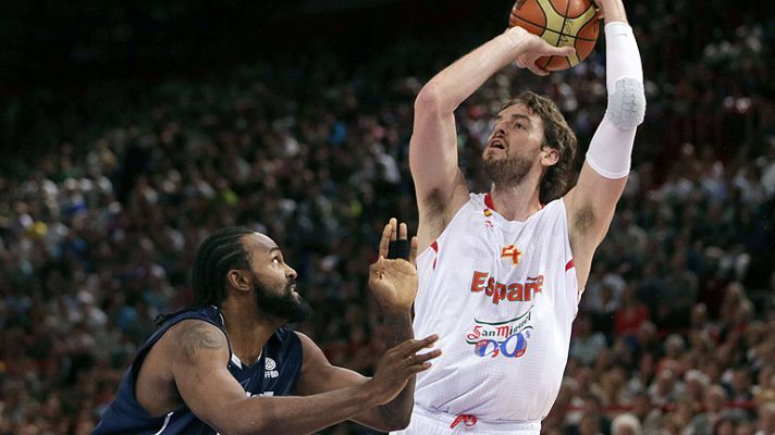  - España derrota a Francia en París