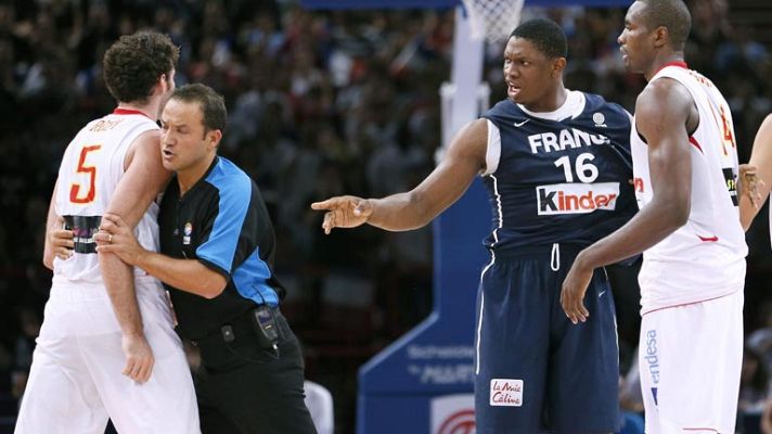 Telediario 1 - Un Francia-España de baloncesto muy poco amistoso
