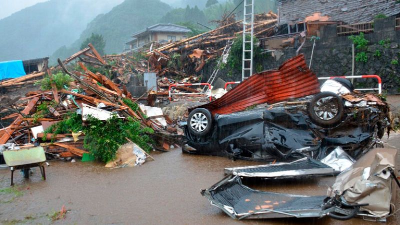 Las lluvias torrenciales se cobran la vida de 27 personas en Japón