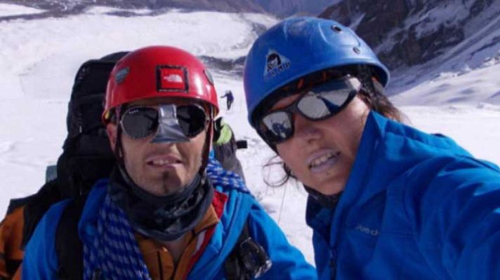 Telediario 1 - Repatriación de dos alpinistas