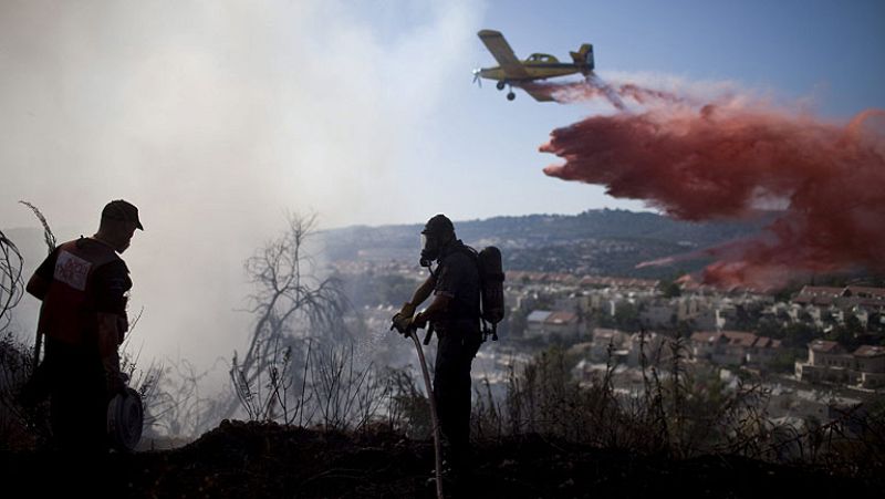 Un nuevo incendio en La Gomera se suma a los de Tenerife y La Palma, que siguen sin control