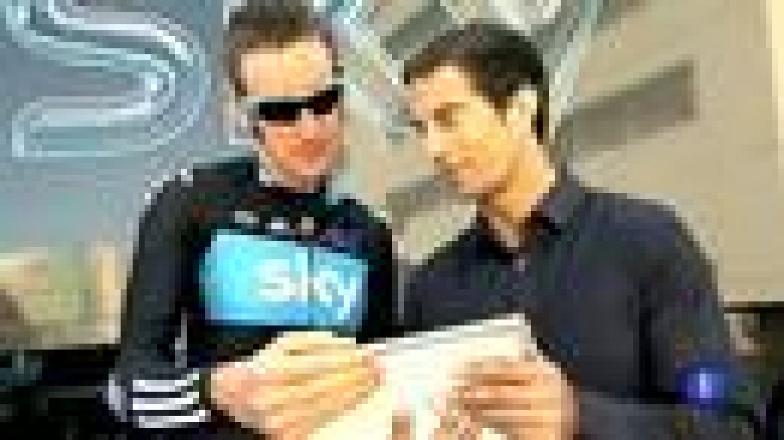 Telediario 1: Bradley Wiggins, líder del Tour, recibe a través de RTVE un regalo de Miguel Indurain | RTVE Play