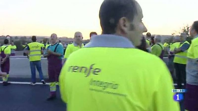 La carretera de Andalucía, escenario de las primeras protestas del día contra los recortes