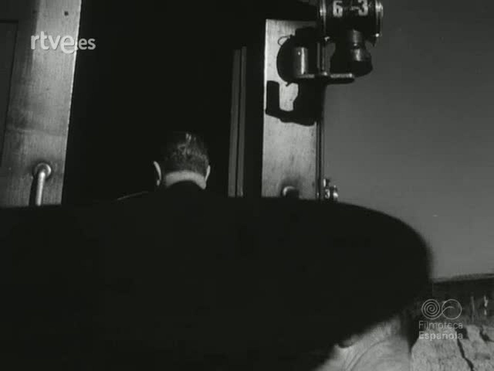 NOT N 498 B - NO-DO | Ver