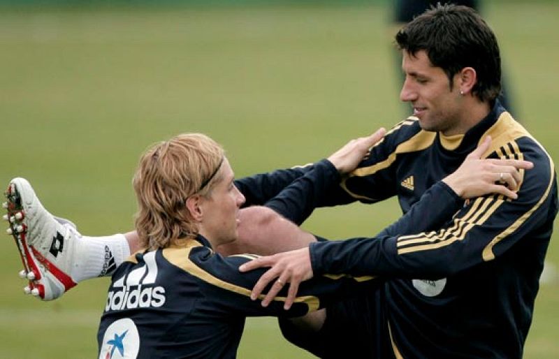 La selección entrena ajena al debate