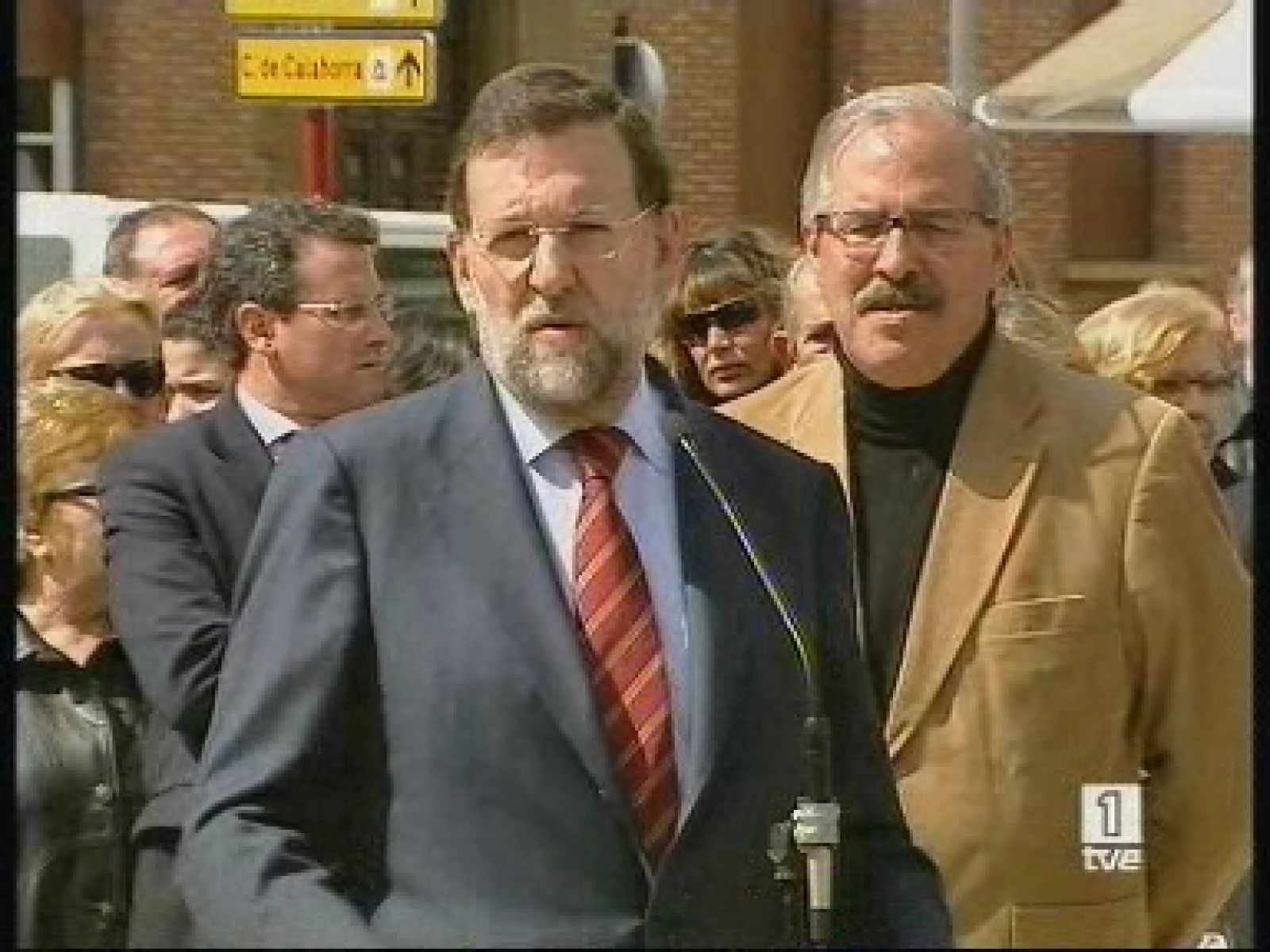 El Presidente del PP, Mariano Rajoy, ha visitado Calahorra, en La Rioja, donde el día 21 ETA cometió un atentado. 