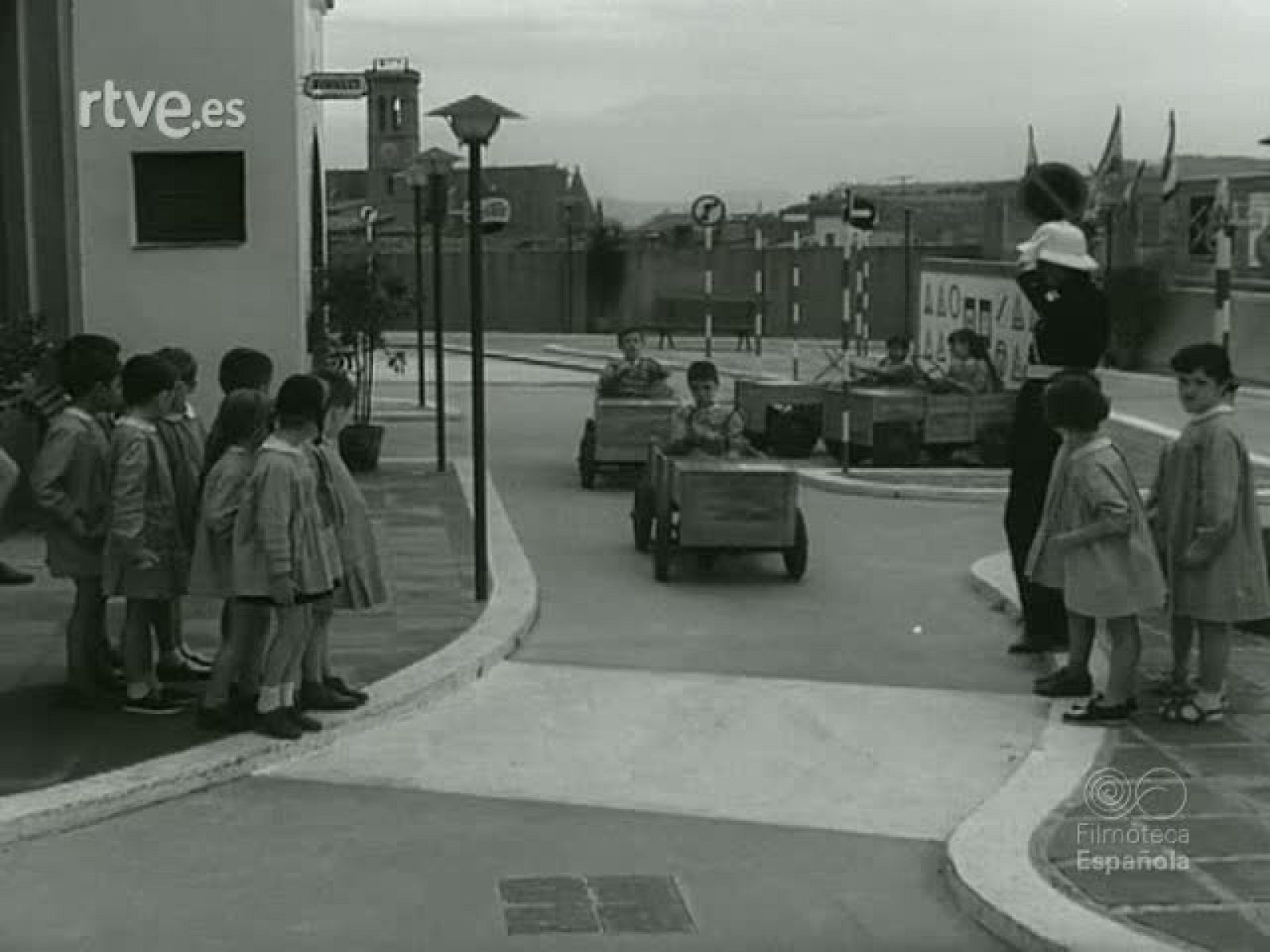 NOT N 911 A - NO-DO | Ver