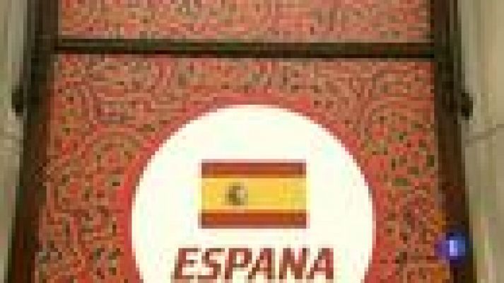 Telediario 1 - La polémica de la vestimenta que lucirán los atlétas españoles, llega al Congreso