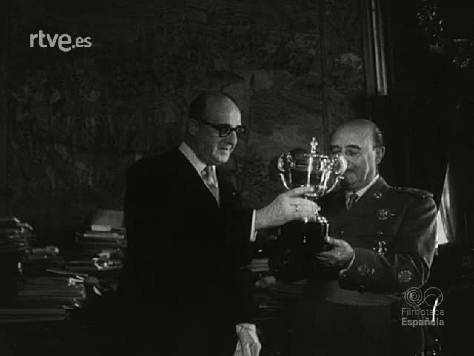 NOT N 982 A - NO-DO | Ver