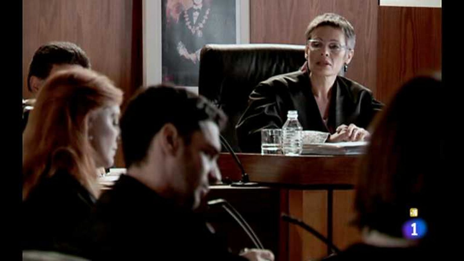 Al filo de la ley - Para los amigos ausentes - ver ahora