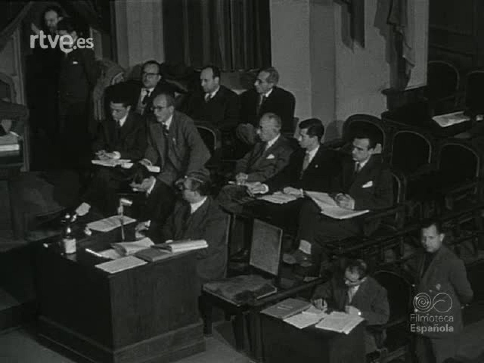 NOT N 737 B - NO-DO | Ver