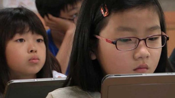 Telediario 1 - Estudiantes surcoreanos