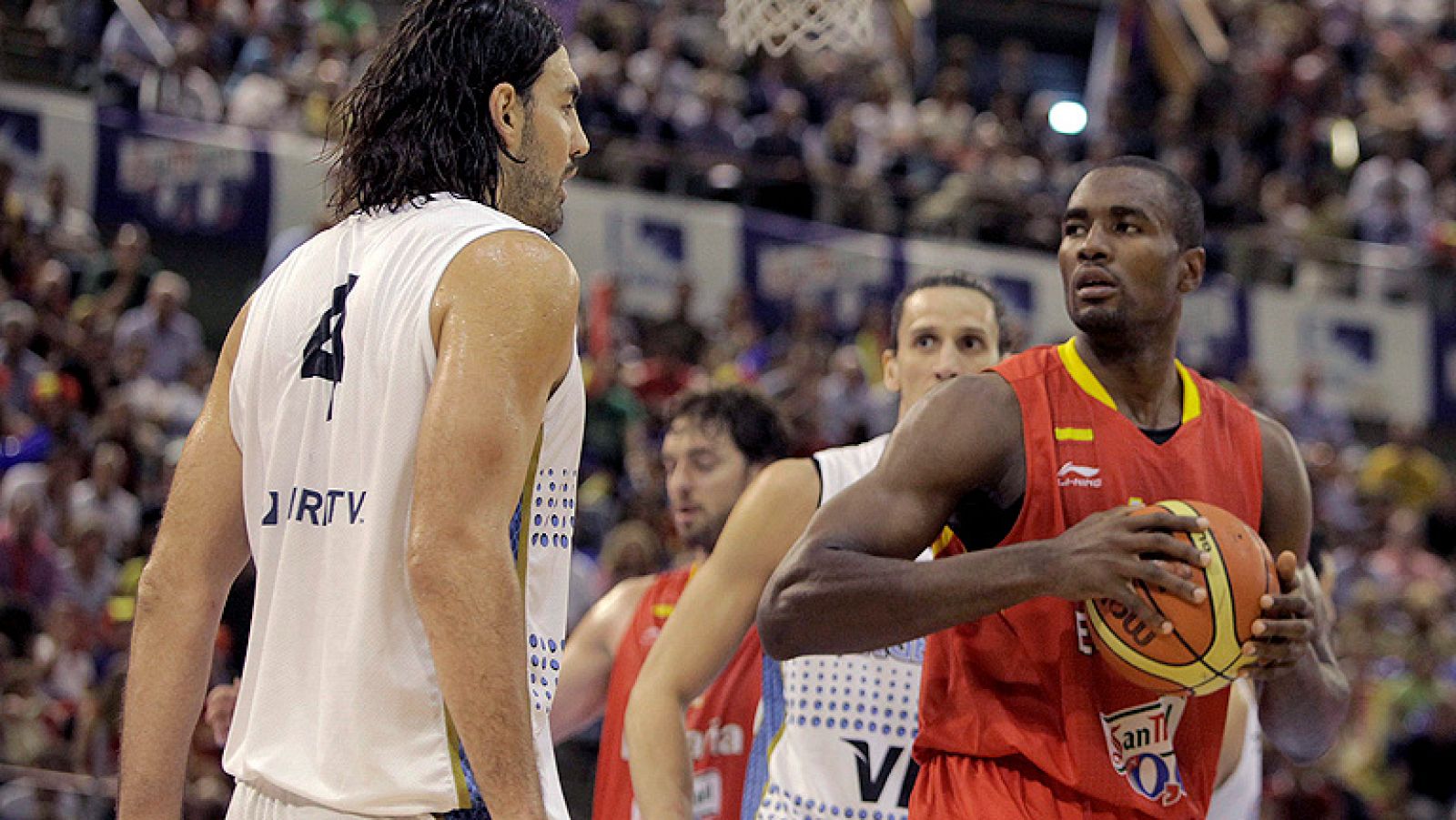 La selección española de baloncesto derrotó este viernes a  Argentina (105-85) y cosechó su séptima victoria consecutiva --de  siete posibles-- en su camino hacia los Juegos de Londres, en un  partido en el que volvió a destacar la aportación de Pau