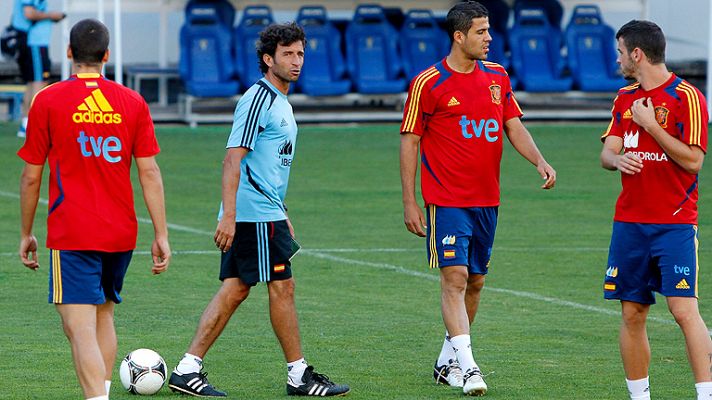 Telediario 1 - Milla invita a su casa a los jugadores antes de partir hacia Glasgow