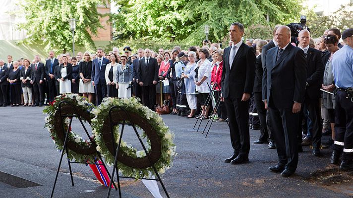  - Noruega recuerda a sus víctimas un año después del doble atentado