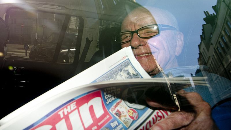 Murdoch deja la dirección de su grupo mediático