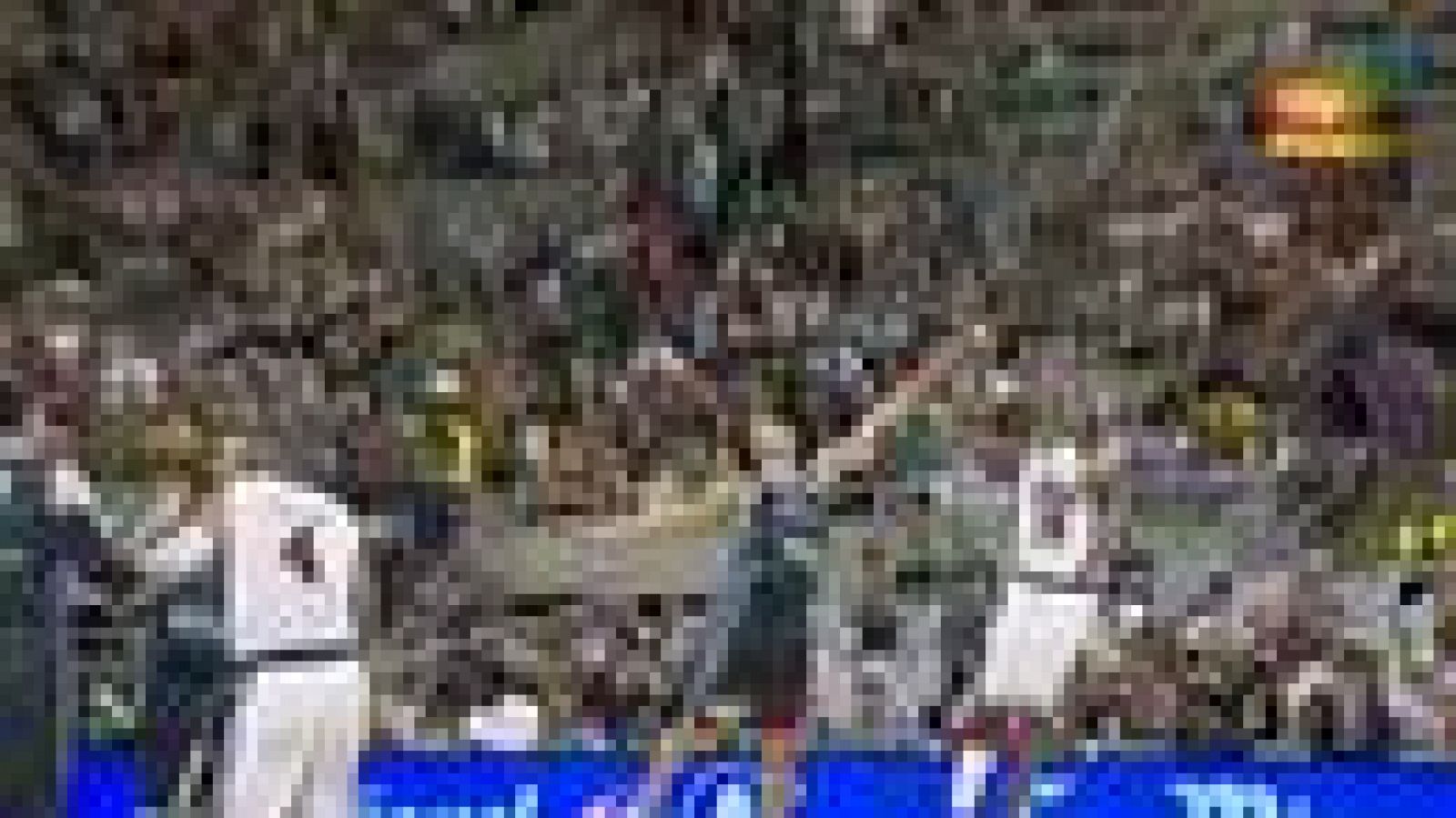 La selección estadounidense de baloncesto mostró más sombras que  luces en su penúltimo amistoso antes de los Juegos de Londres, pese a  ganar (86-80) a una combativa Argentina que fue mejor durante tres  cuartos del partido.