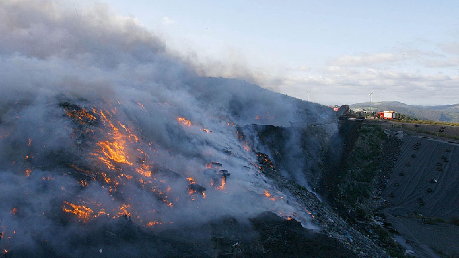 Tres muertos, entre ellos una menor, por el incendio del Empordà que arrasa 13.000 hectáreas