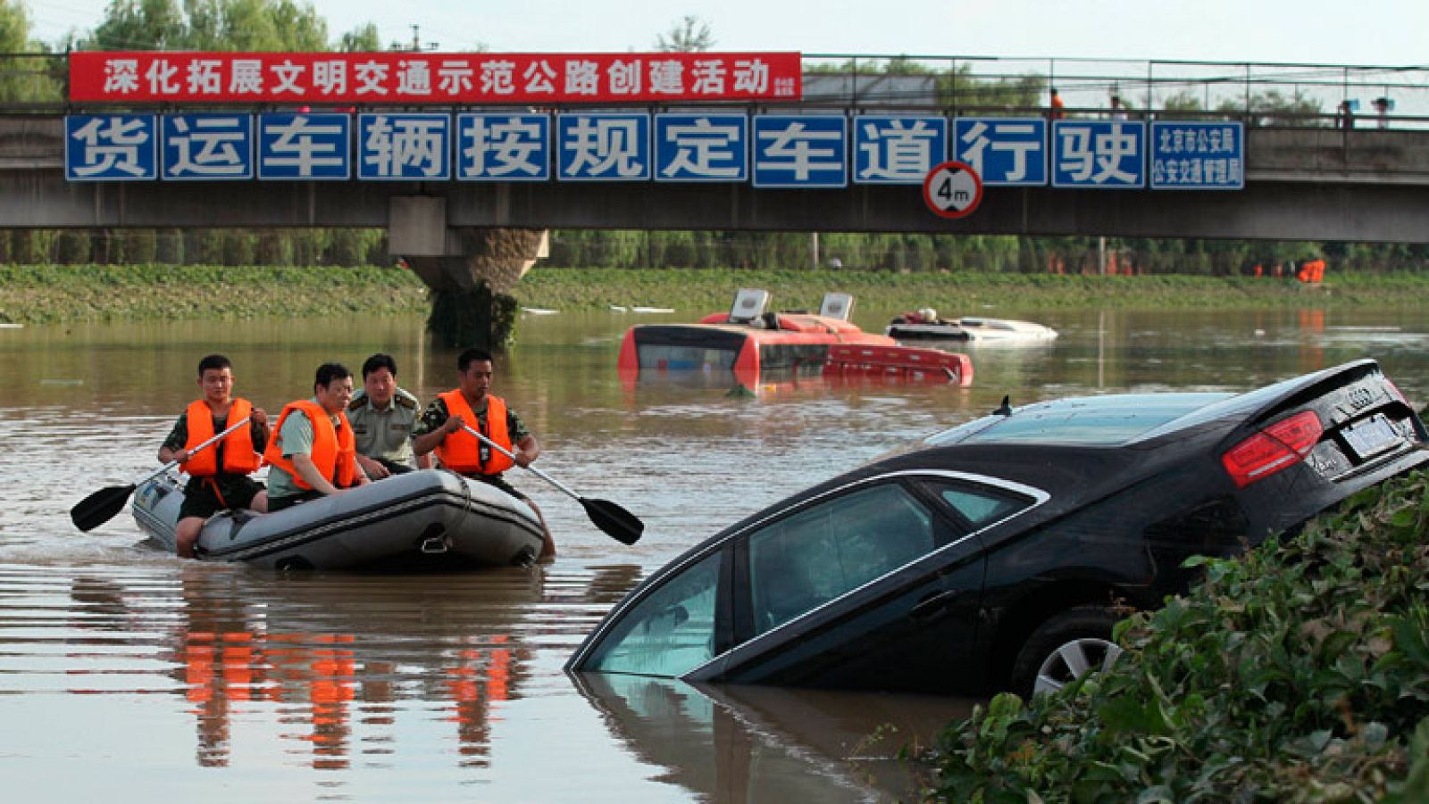 Mueren 37 personas en Pekin debido a las peores lluvias en seis décadas