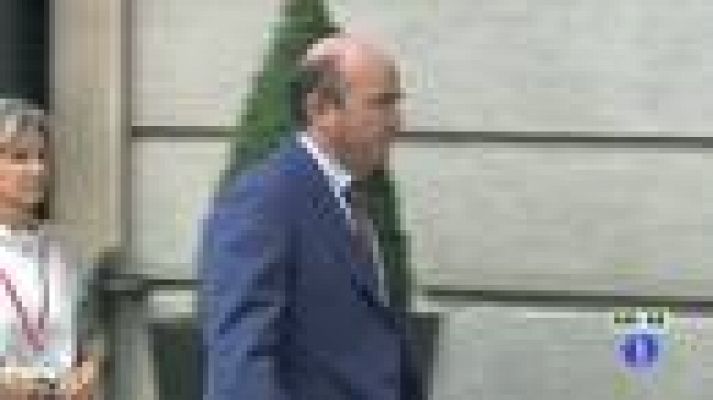 Telediario 1 - De Guindos explica el rescate bancario en el Congreso