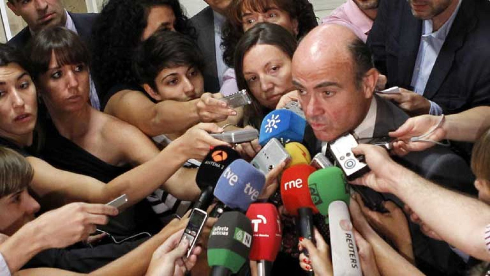 De Guindos descarta un rescate a España