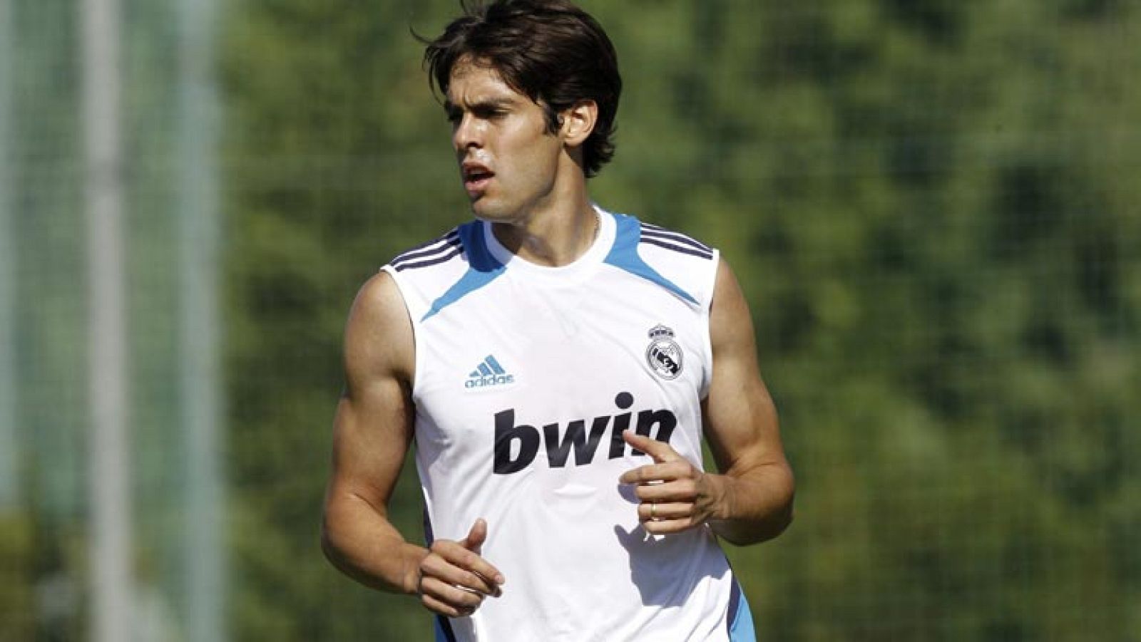 El Madrid busca salida a Kaká y trata de atar a Modric