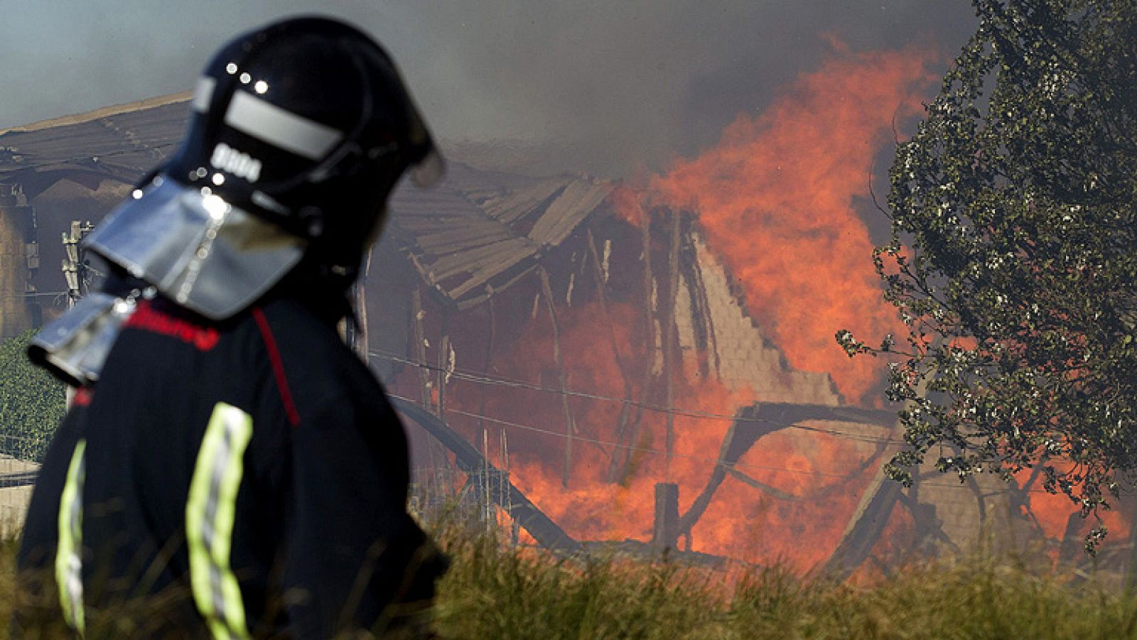 La Generalitat confía en controlar hoy el incendio del Empordà | Ver